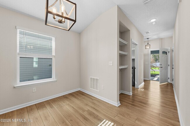 Building Photo - 565 Chandler Dr