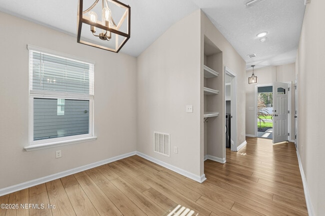 Foto del edificio - 565 Chandler Dr