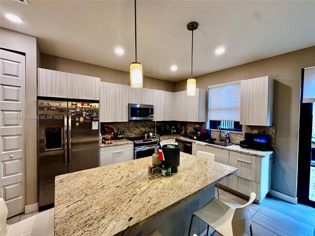Foto del edificio - 7924 NW 105th Ave