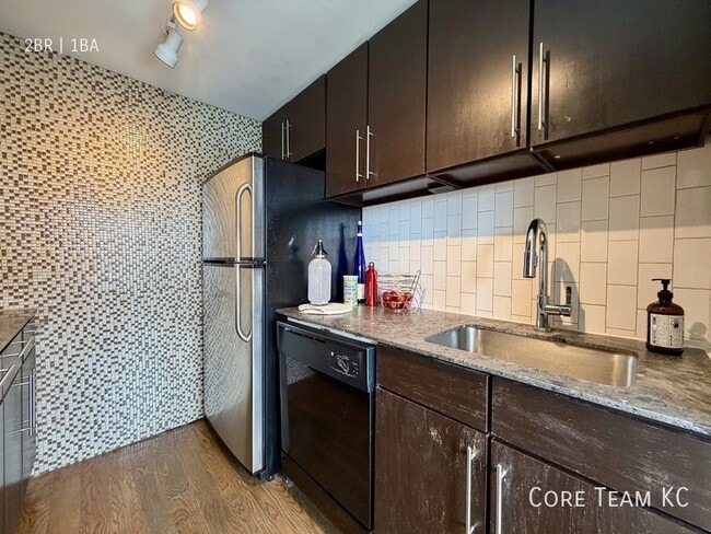 Foto del edificio - 1020 W 44th St