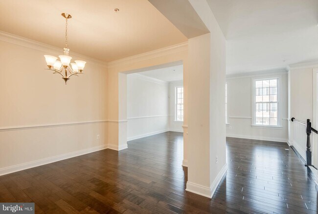 Building Photo - 8527 Pine Springs Dr