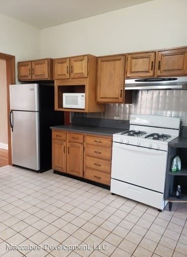 Foto del edificio - 2216 W Irving Park Rd