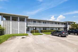 Lakeside Townhomes Apartments under $2,500 - Delray Beach, FL - 4 ...