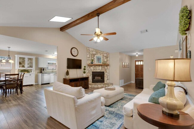 Foto del edificio - 4508 Parkwood Ln