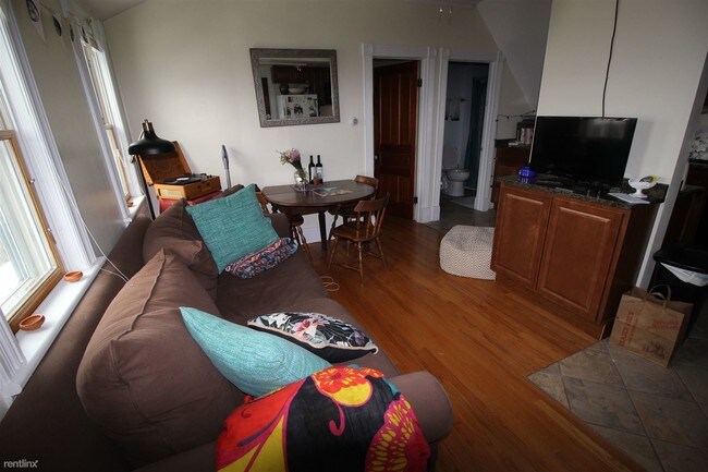 Building Photo - 2 br, 1 bath  - 537 Detroit St # 2 #2