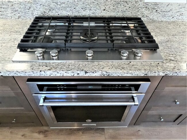 Building Photo - 48 Castellana