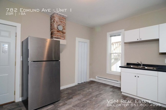 Building Photo - Renovated 2 Bed 1 Bath  in St Paul!!