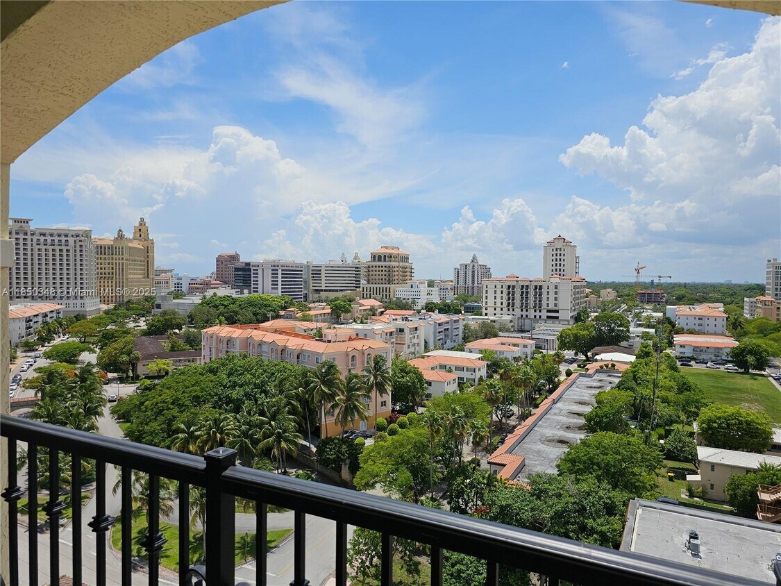 Foto principal - 1627 SW 37th Ave