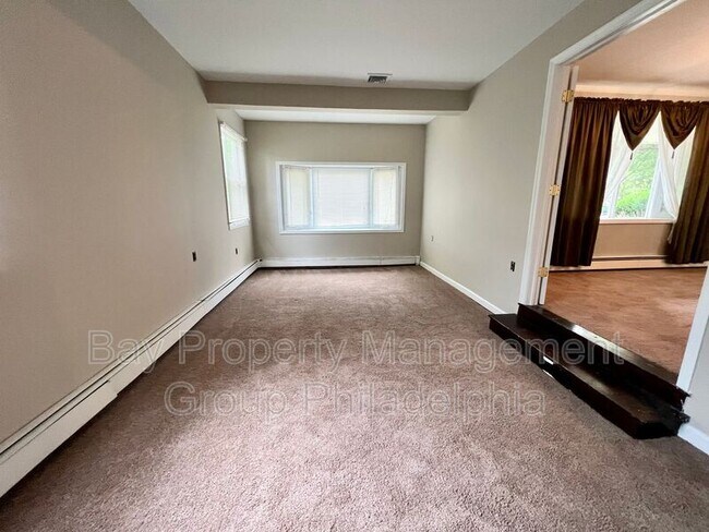 Foto del edificio - 140 Woodland Dr