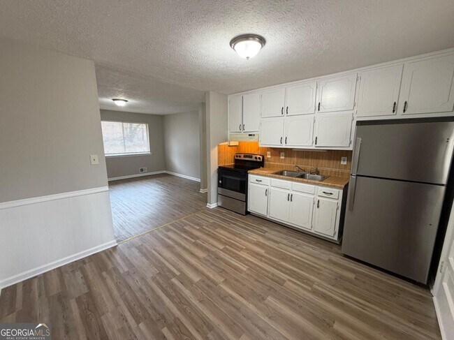 Foto del edificio - 816 Jesters Lake Dr