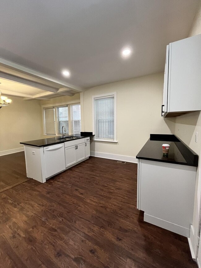 Photo - 3555 S King Dr Apartment