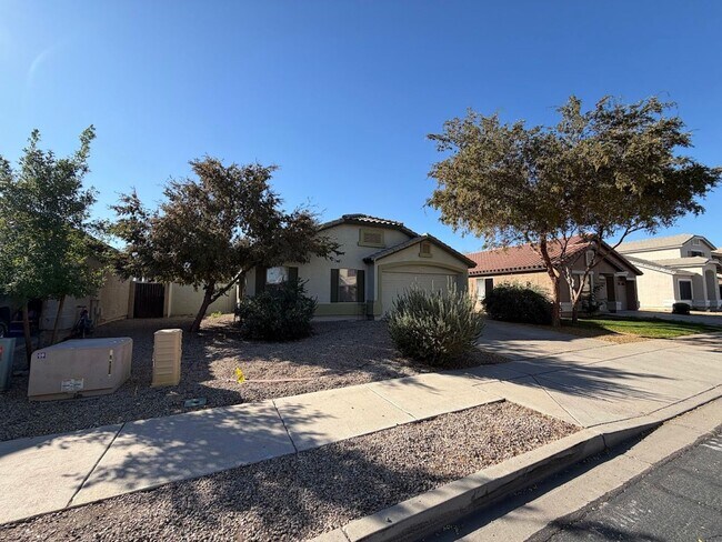 Foto del edificio - Beautiful 4 Bedroom Home for Rent in Goodyear!