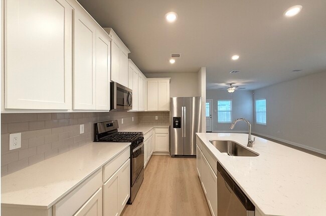 Building Photo - 3931 Flora Fld Dr