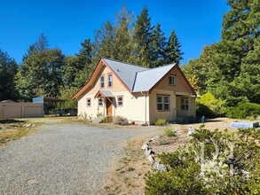 Building Photo - 225 Sunnyhill Rd W