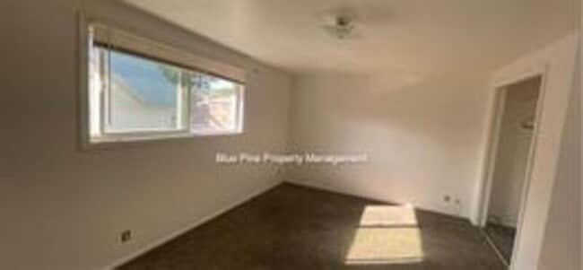 Building Photo - 450 H St