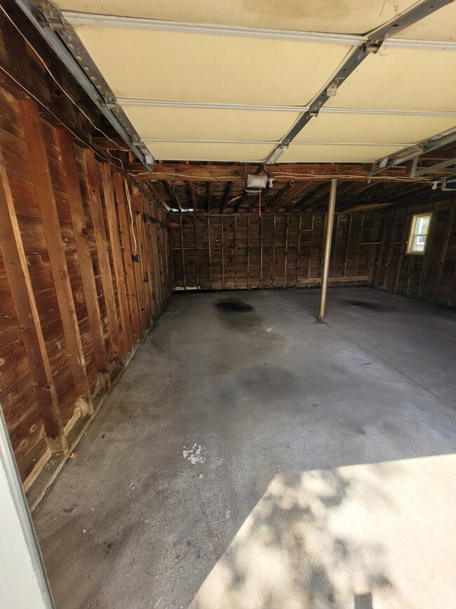 Building Photo - 102 Hudson St