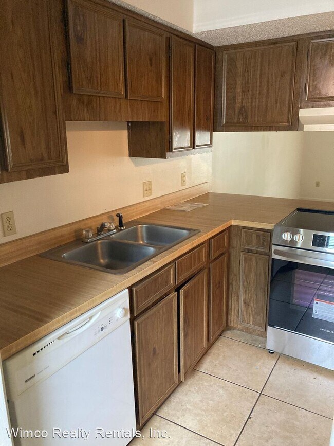 Building Photo - 2 br, 1.5 bath House - 120 Classic Ct.