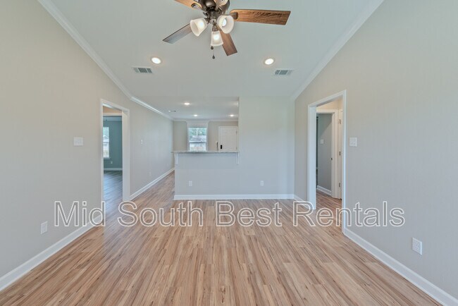 Building Photo - 721 Hill Rd