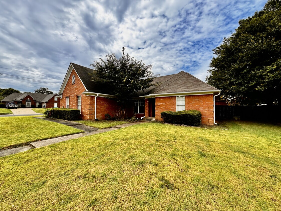 Primary Photo - 7365 Fox Hollow Ln