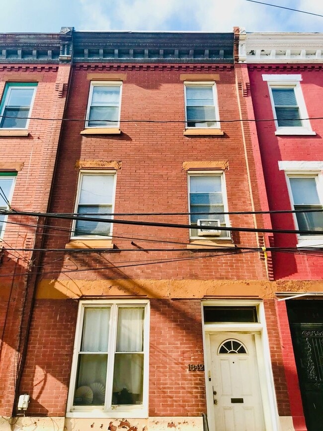 Building Photo - Spacious 6-Bedroom Townhouse At Temple Uni...