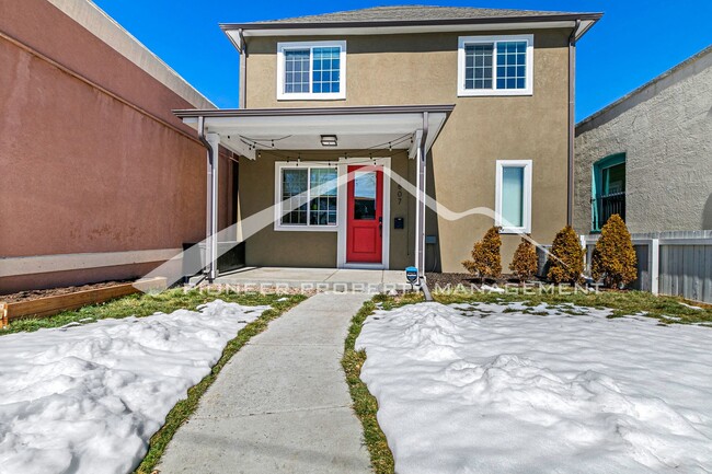 Building Photo - Updated Home with Fenced Yard and Central AC!