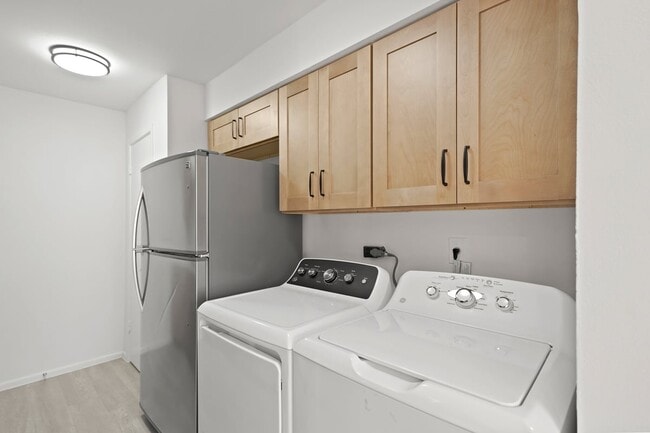 Building Photo - 7949 Ellinger Ln