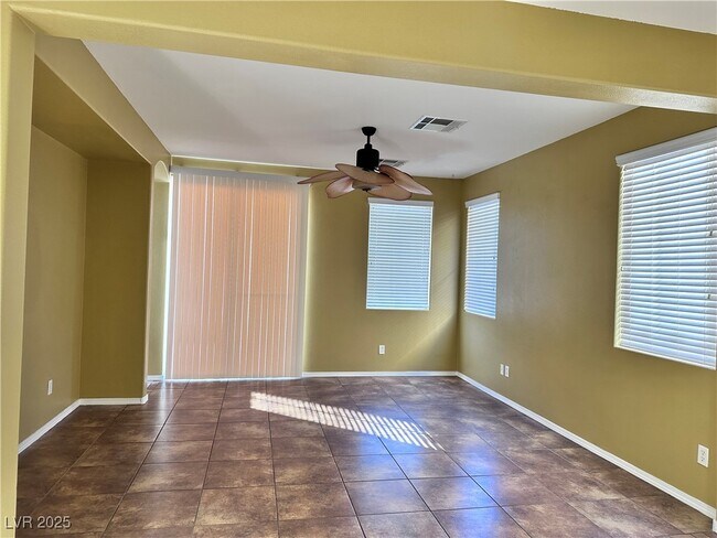 Foto del edificio - 9870 Delta Lake Ct