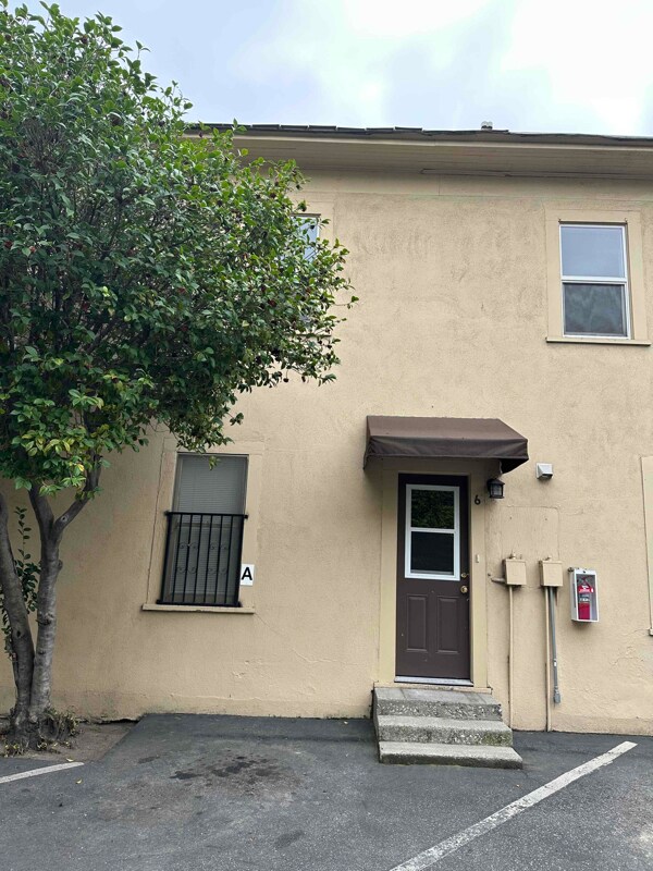 Foto del edificio - 151 N Wilson Ave