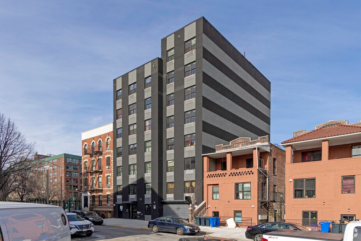 Primary Photo - 773 Grote St