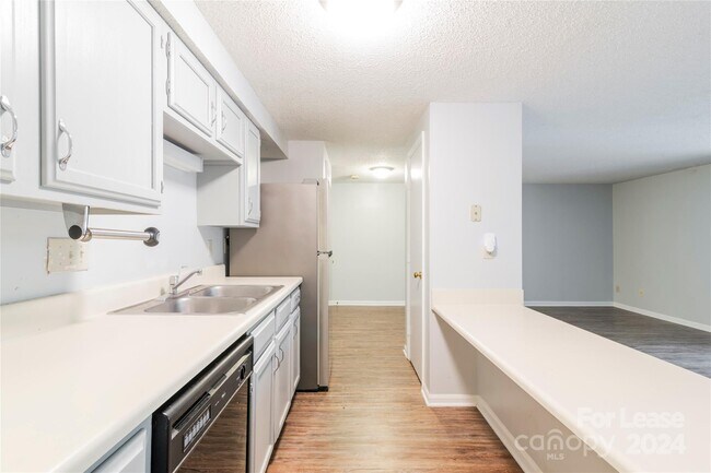 Building Photo - 1641 Arlyn Cir
