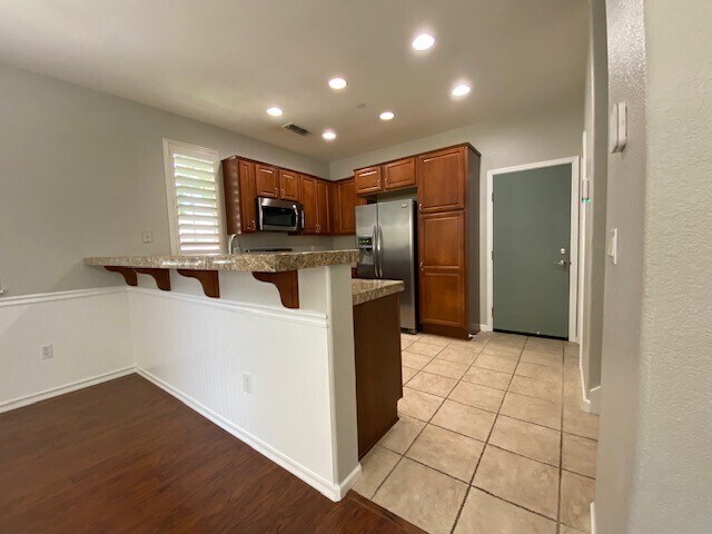 Building Photo - Beautiful 3 bedroom & 2.5 bath for rent in...