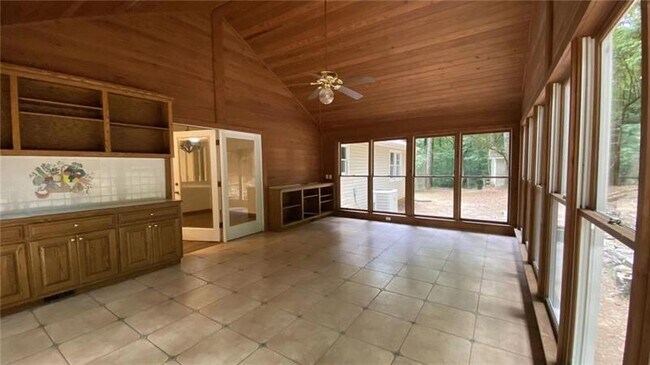 Foto del edificio - 1106 Thompson Rd