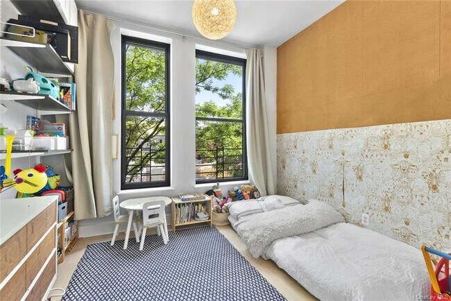 Foto del edificio - 246 Withers St