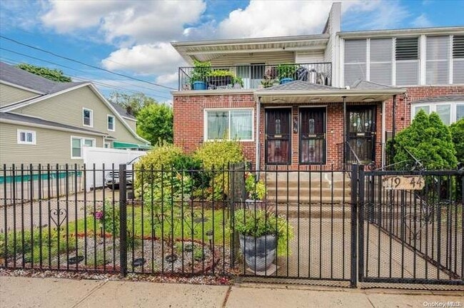 Photo - 11944 177th St Apartments