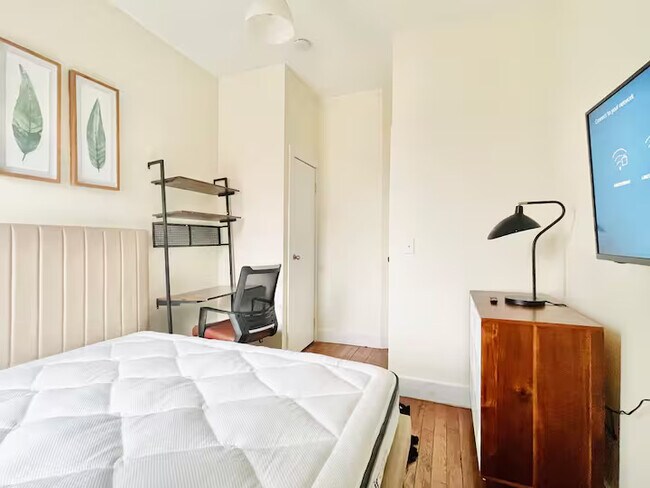 Foto del edificio - Furnished room/NOT APARTMENT