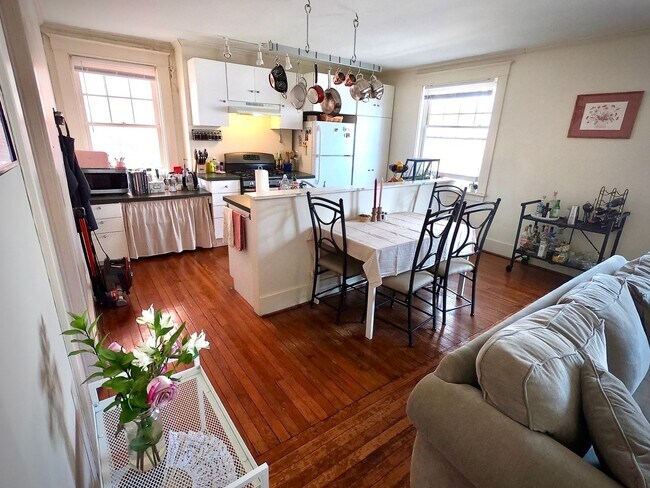 Foto del edificio - 456 S Graham St