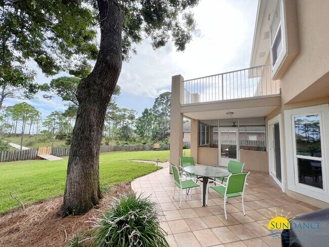 Building Photo - Stunning 4 bedroom 4 bath Waterfront home ...
