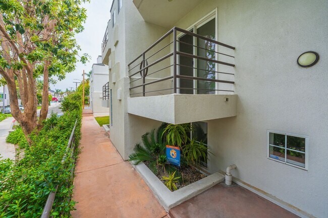 Building Photo - Beautiful Hermosa Beach Townhome Rental!
