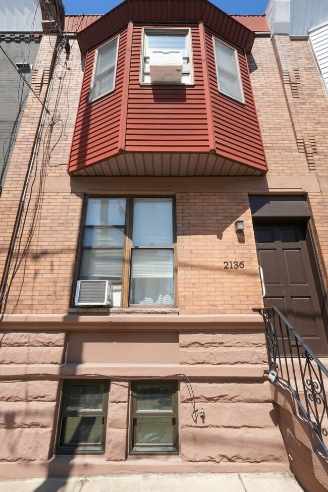 Building Photo - 2136 S 17th St