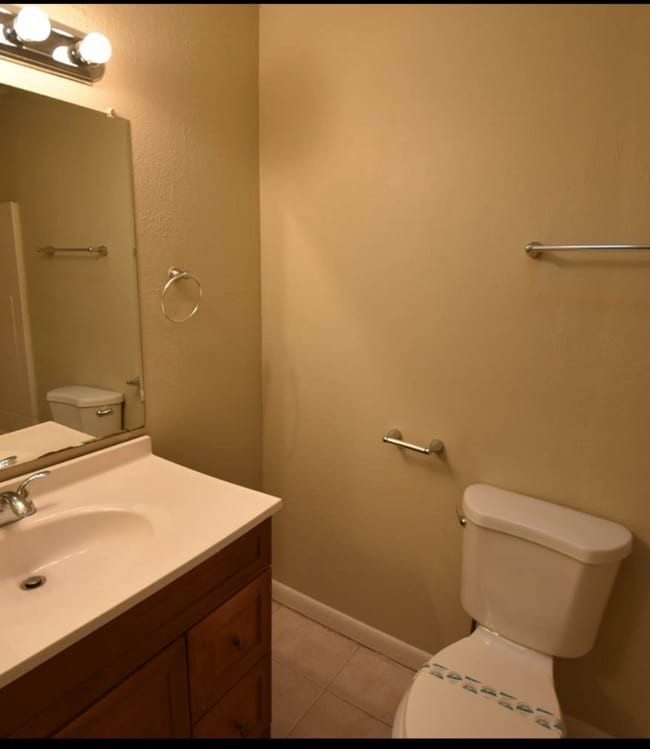 Building Photo - 1304 Viburnum Ln