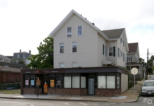 Building Photo - 502 S Main St