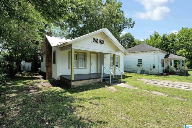Building Photo - 2665 25th St