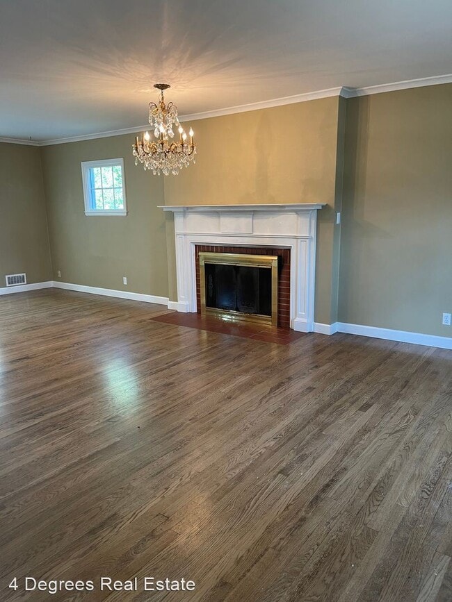 Building Photo - 4 br, 2.5 bath House - 502 E High Drive