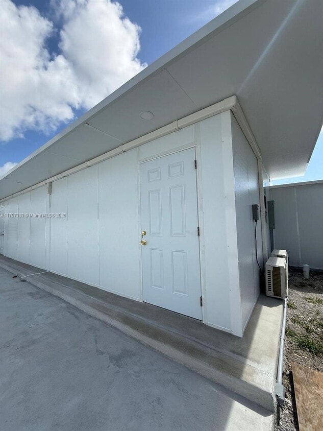 Primary Photo - 11260 SW 203rd St