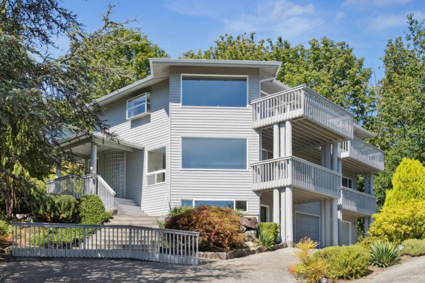 Primary Photo - 3 bedroom in Lake Forest Park WA 98155