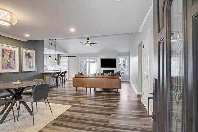 Building Photo - 9326 Meadowcroft Dr