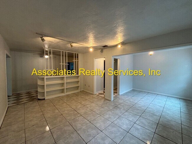 Building Photo - Updated 3 bed/ 1.5 bath single family home...