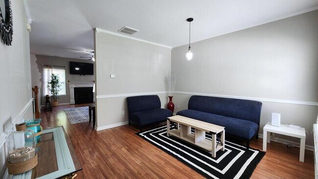 Building Photo - 440 Garcia Dr
