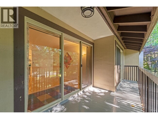 Building Photo - 9867 Manchester Dr