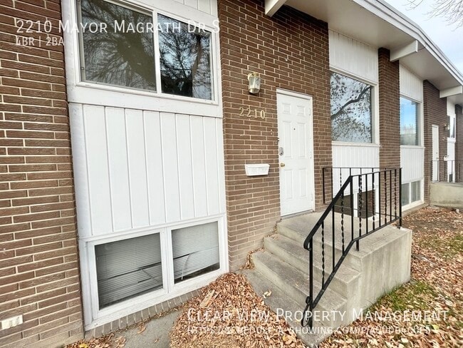 Building Photo - 4 bed, 2 bath home centrally located off of Mayor Magrath ??Showing available NOW at (587) 220-62...